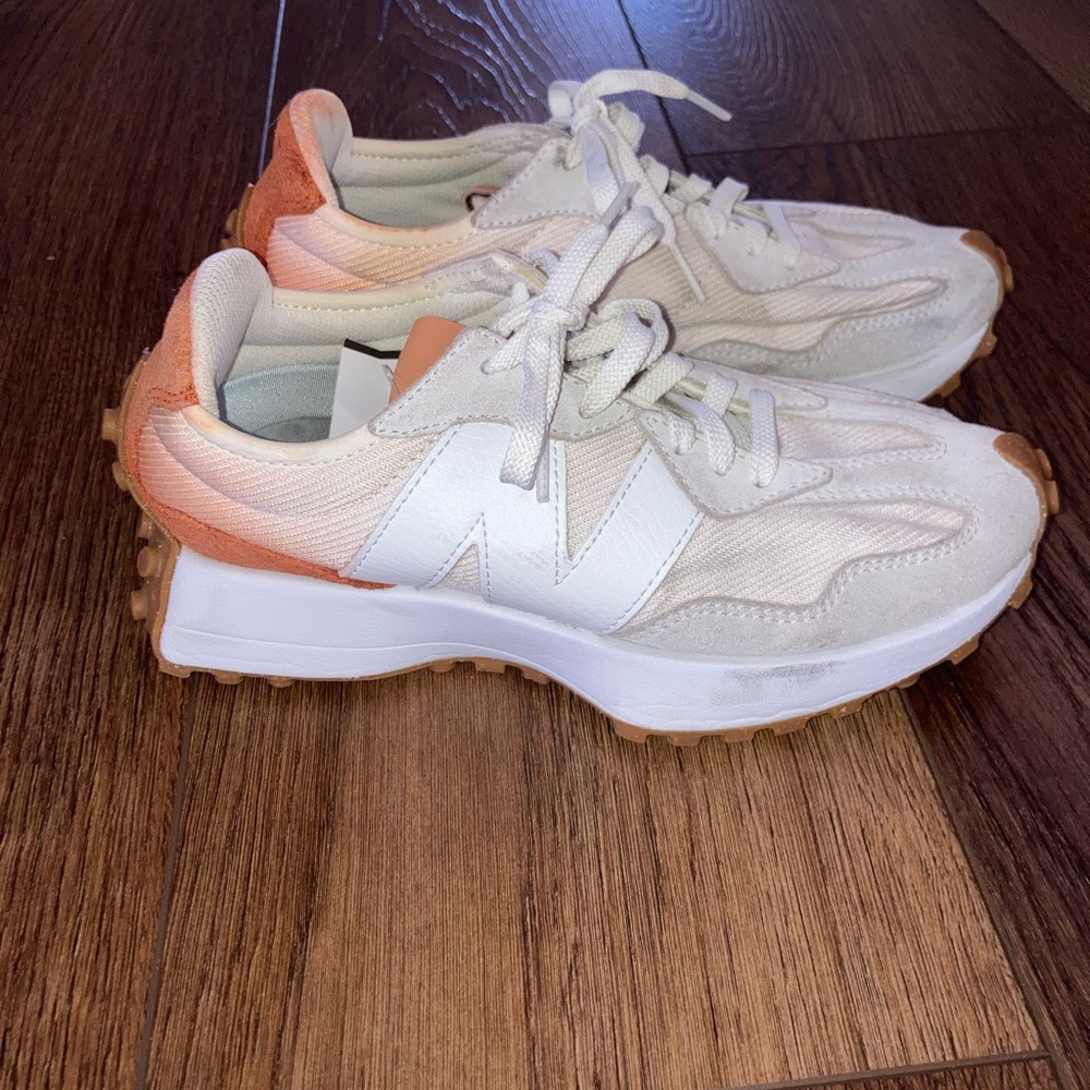 New Balance WS327RA Women’s White & Peach orange Sneakers new size 8.5